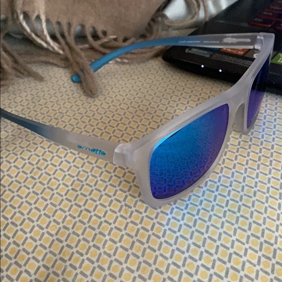 Women’s sport sunglasses